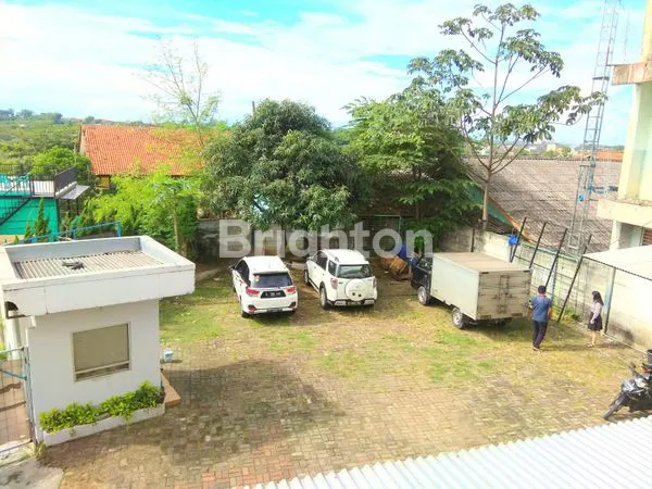 image BANGUNAN SERBAGUNA 3 LANTAI PARKIR LUAS (4)