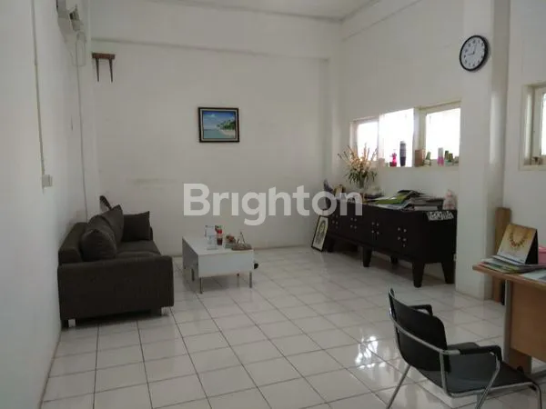 image BANGUNAN SERBAGUNA 3 LANTAI PARKIR LUAS (5)