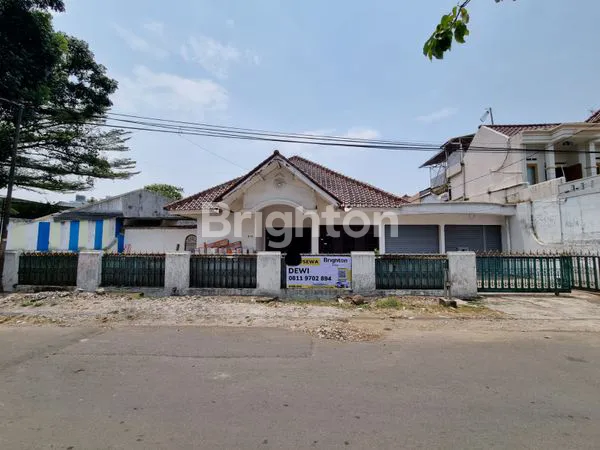 RUMAH DI PREMIUM AREA COCOK UNTUK USAHA PARKIR LUAS DI JALUR JL RAYA BESAR