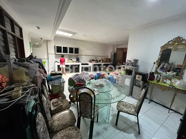 image  RUMAH TAMAN PONDOK INDAH DEKAT PAKUWON MALL PTC, DEKAT KAMPUS UNESA, DEKAT MCD (5)