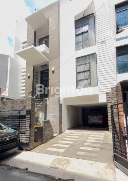 image RUMAH SEMI FURNISH SIAP HUNI DI JELAMBAR JAKARTA BARAT (1)