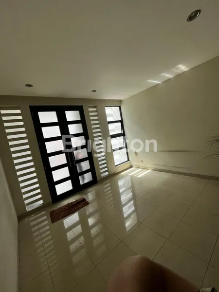 image RUMAH SEMI FURNISH SIAP HUNI DI JELAMBAR JAKARTA BARAT (4)