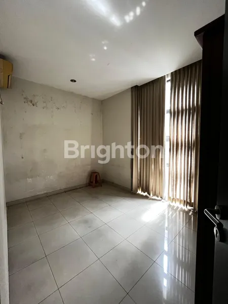 image RUMAH SEMI FURNISH SIAP HUNI DI JELAMBAR JAKARTA BARAT (5)