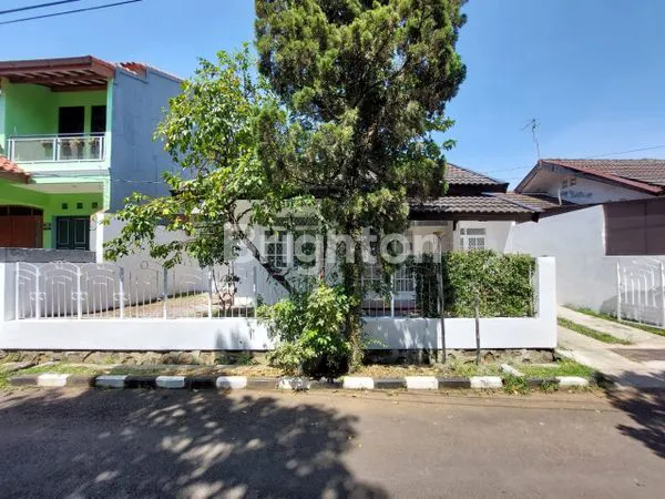 RUMAH TERAWAT SIAP HUNI DI TENGAH KOTA BANDUNG ARCAMANIK BANDUNG