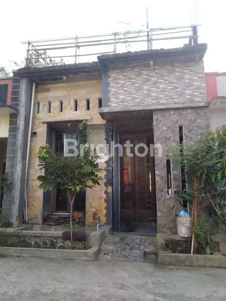 image RUMAH 2 LANTAI SIAP HUNI (1)