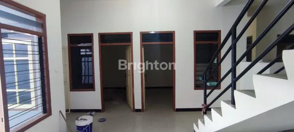 image RUMAH 3 LANTAI SIAP HUNI DI SAMPING SMA KALAM KUDUS SOLO BARU (5)