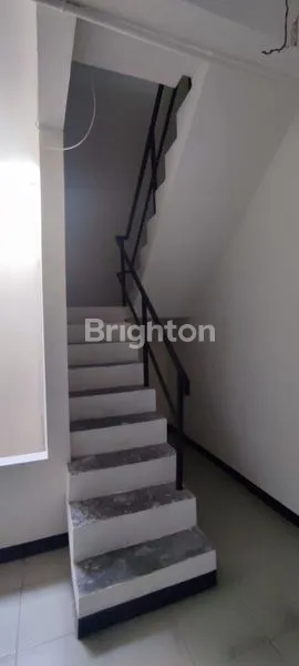 image RUMAH 3 LANTAI SIAP HUNI DI SAMPING SMA KALAM KUDUS SOLO BARU (7)