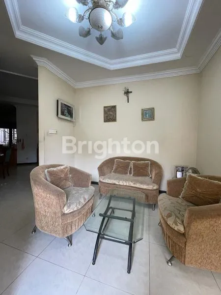 image RUMAH SELANGKAH RAYA HR MUHAMMAD MAYJEND SUNGKONO TOL SATELIT DUKUH KUPANG SUKOMANUNGGAL (8)