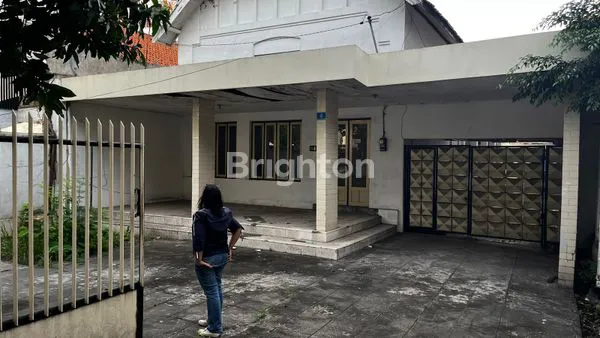 JUAL RUMAH DI PUSAT KOTA 0 JALAN