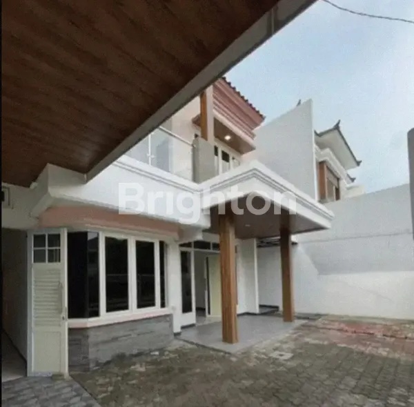 image RUMAH NIRWANA EKSEKUTIF CLUSTER FAVORIT DEKAT MERR RUNGKUT BARUK SUDAH FULL RENOVASI CIAMIK (4)