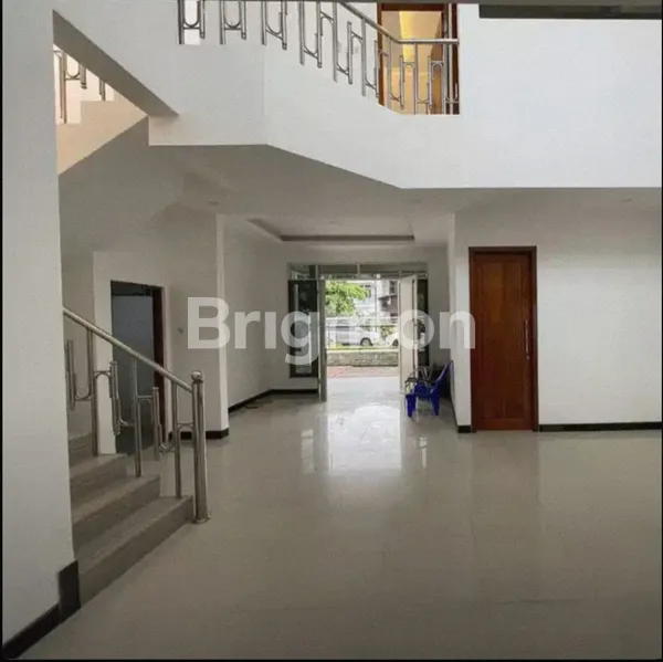 image RUMAH NIRWANA EKSEKUTIF CLUSTER FAVORIT DEKAT MERR RUNGKUT BARUK SUDAH FULL RENOVASI CIAMIK (6)