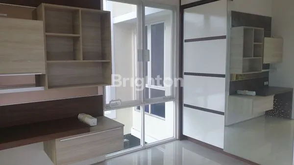 image ROYAL RESIDENCE BLENHEIM MINIMALIS MURAH BARU RENOV SEMI FURNISH (7)