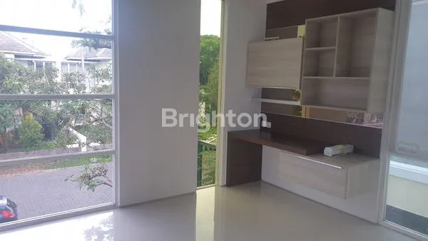 image ROYAL RESIDENCE BLENHEIM MINIMALIS MURAH BARU RENOV SEMI FURNISH (8)