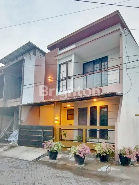 image RUMAH 2 LANTAI MODERN MINIMALIS PERUM MENGANTI PERMAI (1)