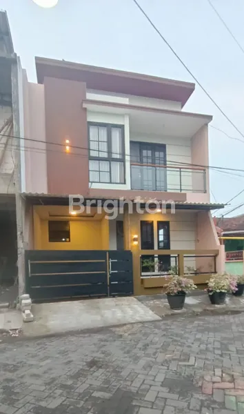 image RUMAH 2 LANTAI MODERN MINIMALIS PERUM MENGANTI PERMAI (2)