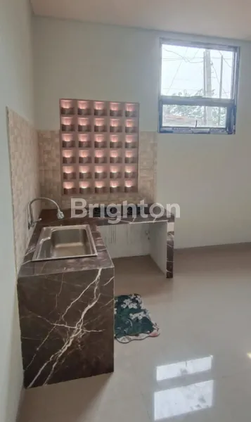 image RUMAH 2 LANTAI MODERN MINIMALIS PERUM MENGANTI PERMAI (6)