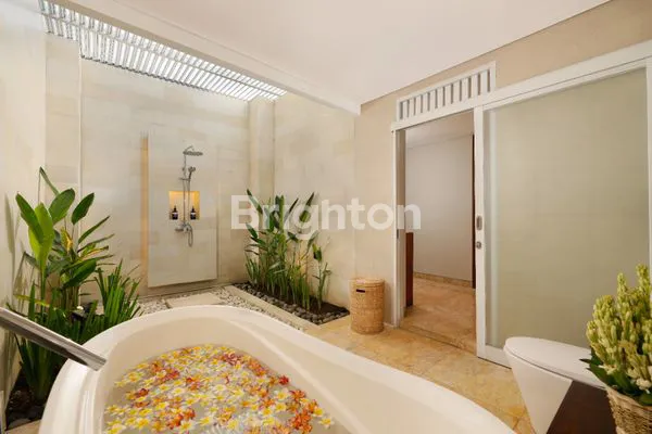 image LUXURY 9 BEDROOM VILLA DI PUSAT TURIS (4)