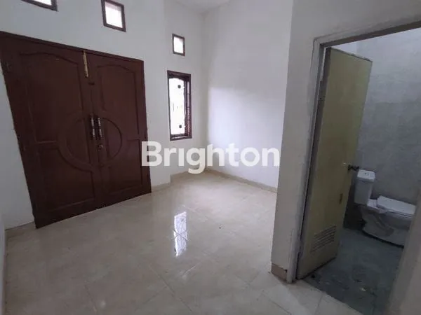 image RUMAH DUA LANTAI PUSAT KOTA  (2)