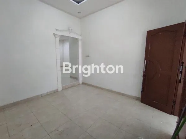 image RUMAH DUA LANTAI PUSAT KOTA  (3)