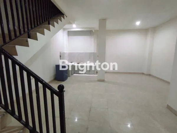 image RUMAH DUA LANTAI PUSAT KOTA  (6)