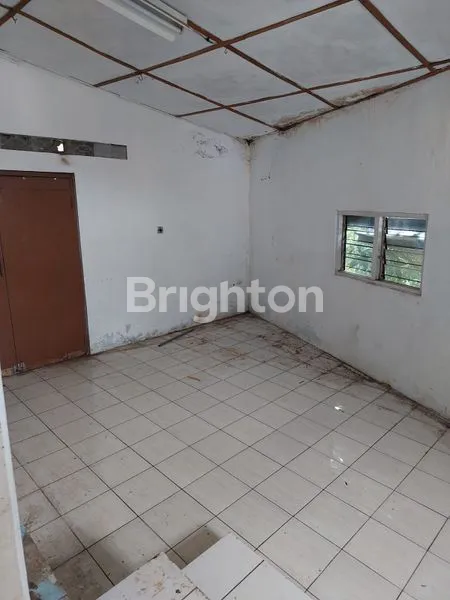 image RUMAH  1  1/2 LANTAI  DAN RUANG  USAHA  COCOK UNTUK USAHA F N B  STRATEGIS   DEKAT  KAMPUS  UNDIP  TEMBALANG  SEMARANG  SELATAN (5)