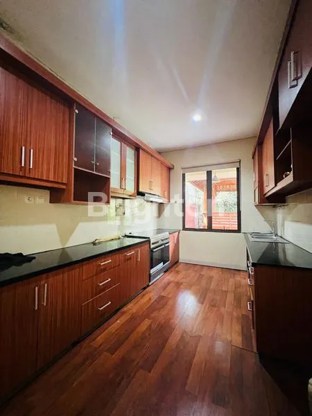 image RUMAH MEWAH 3LT, POSISI HOEK DI LOKASI SENTUL (6)