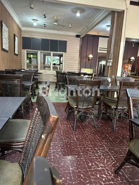 RUANG USAHA DI MAINROAD PAJAJARAN