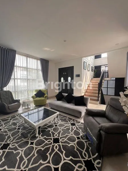 image RUMAH EXCLUSIVE + KOLAM RENANG (2)