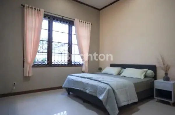 image RUMAH MEWAH 2LT AREA JEMURSARI MARGOREJO (3)