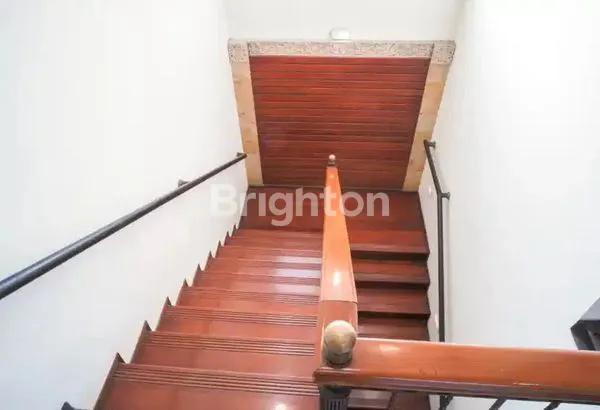 image RUMAH MEWAH 2LT AREA JEMURSARI MARGOREJO (6)