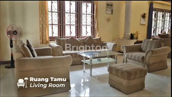 image RUMAH DENGAN HALAMAN PARKIR LUAS , S PARMAN - MEDAN (4)