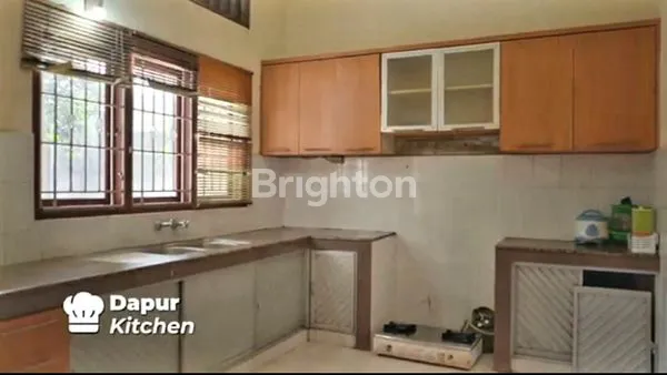 image RUMAH DENGAN HALAMAN PARKIR LUAS , S PARMAN - MEDAN (6)