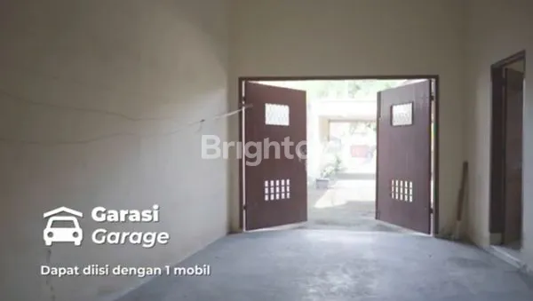 image RUMAH DENGAN HALAMAN PARKIR LUAS , S PARMAN - MEDAN (7)