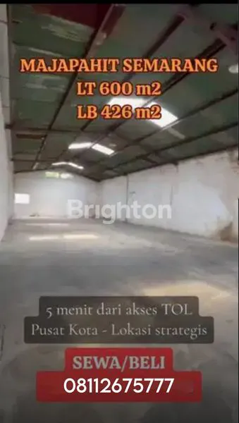 GUDANG DI PINGGIR JALAN BESAR