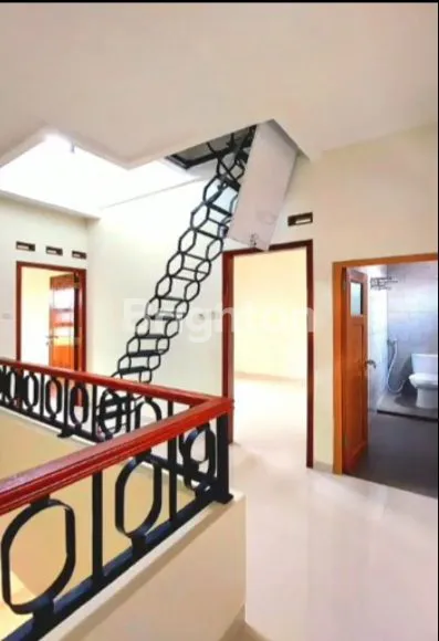 image RUMAH CANTIK SIAP HUNI 2,5 LANTAI DENGAN ATTIC ROOFTOP DI DUREN SERIBU BOJONGSARI (5)