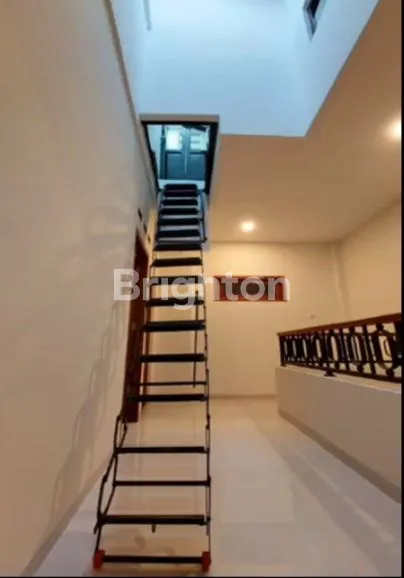 image RUMAH CANTIK SIAP HUNI 2,5 LANTAI DENGAN ATTIC ROOFTOP DI DUREN SERIBU BOJONGSARI (6)