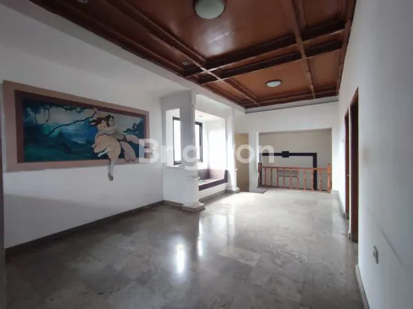 image RUMAH MEWAH MARMER LT 400M² DI JL SULI (4)