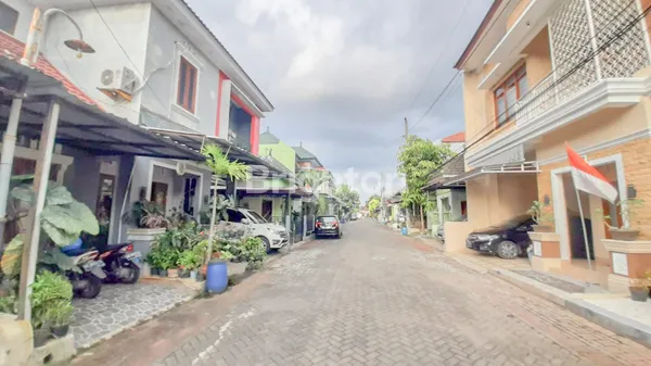image RUMAH DIJUAL 2 LANTAI DI DALAM PERUMAHAN STRATEGIS (2)