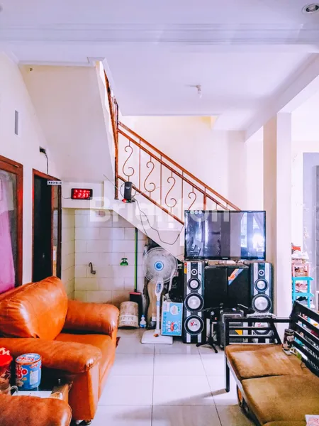 image RUMAH DIJUAL 2 LANTAI DI DALAM PERUMAHAN STRATEGIS (3)