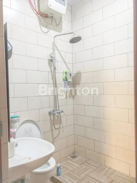 image RUMAH DIJUAL 2 LANTAI DI DALAM PERUMAHAN STRATEGIS (5)