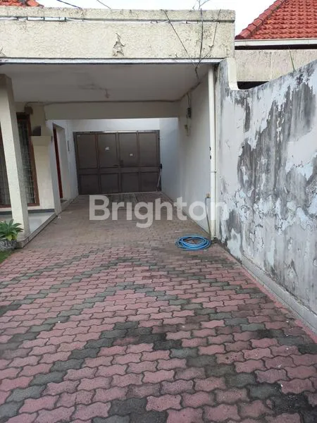 image RUMAH LUAS TENGAH KOTA LOKASI DEKAT WIDYA MANDALA DINOYO AREA KEPUTRAN SURABAYA (3)