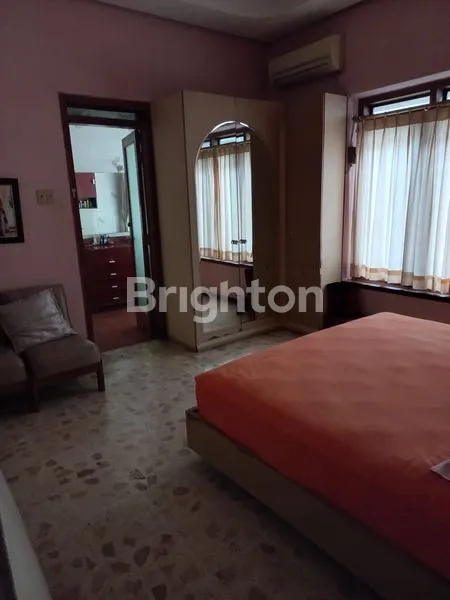 image RUMAH LUAS TENGAH KOTA LOKASI DEKAT WIDYA MANDALA DINOYO AREA KEPUTRAN SURABAYA (4)