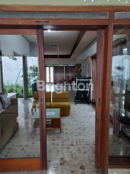 image RUMAH LUAS TENGAH KOTA LOKASI DEKAT WIDYA MANDALA DINOYO AREA KEPUTRAN SURABAYA (5)