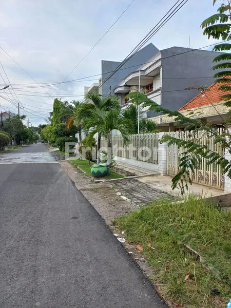 image RUMAH LUAS TENGAH KOTA LOKASI DEKAT WIDYA MANDALA DINOYO AREA KEPUTRAN SURABAYA (7)