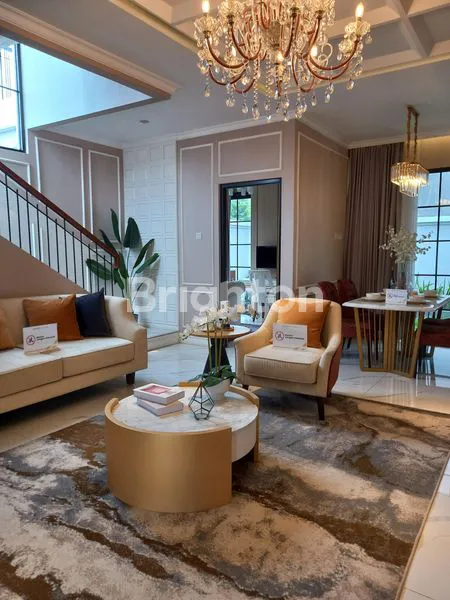 image HUNIAN MODERN CLASIC DENGAN FASILITAS MINI GOLF (2)