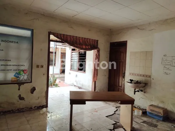 image RUMAH DI JALAN BESAR & STRATEGIS, TANAH LUAS DI KAYU PUTIH [R 723 J] (2)