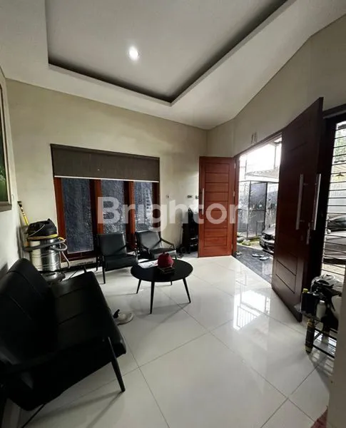 image RUMAH DI JEBRES!! MEWAH DAN MINIM RENOV!! TENGAH KOTA (2)