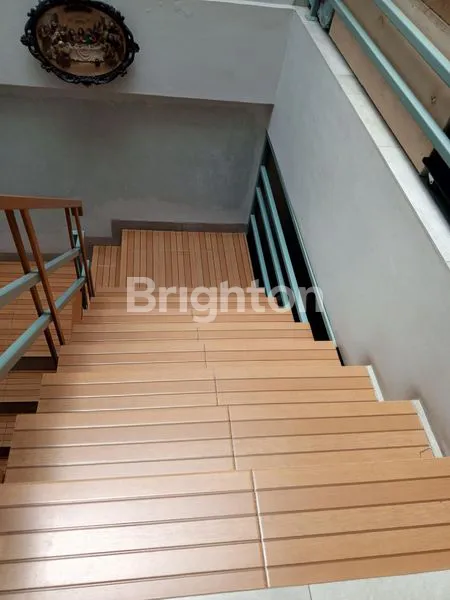 image JELAMBAR RUMAH SIAP HUNI 3 LANTAI  (4)