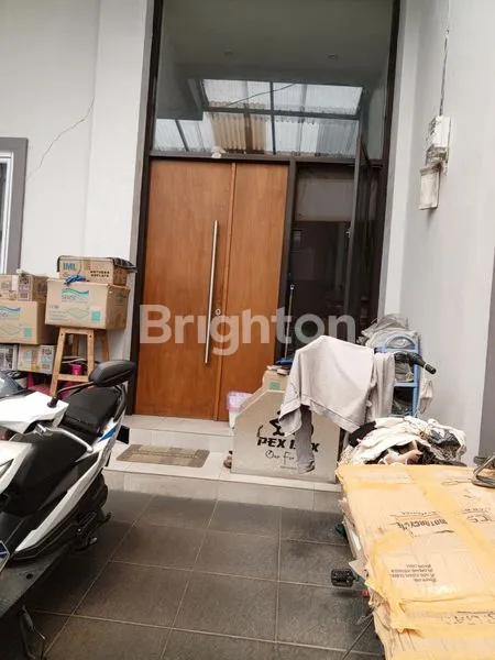 image JELAMBAR RUMAH SIAP HUNI 3 LANTAI  (1)