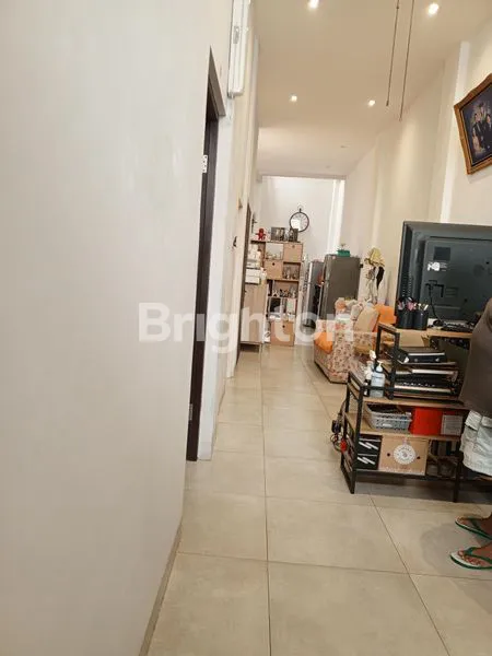 image JELAMBAR RUMAH SIAP HUNI 3 LANTAI  (2)